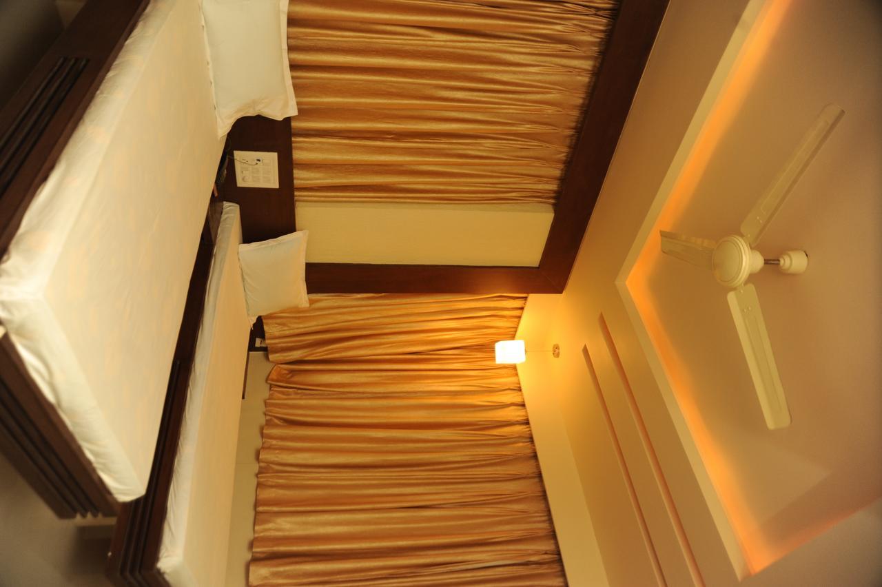 Tulsi Motel Nadiād Εξωτερικό φωτογραφία