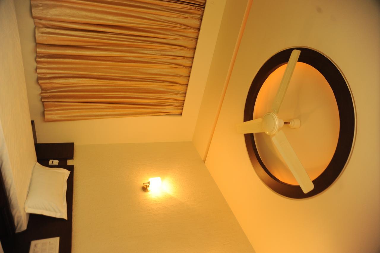 Tulsi Motel Nadiād Εξωτερικό φωτογραφία