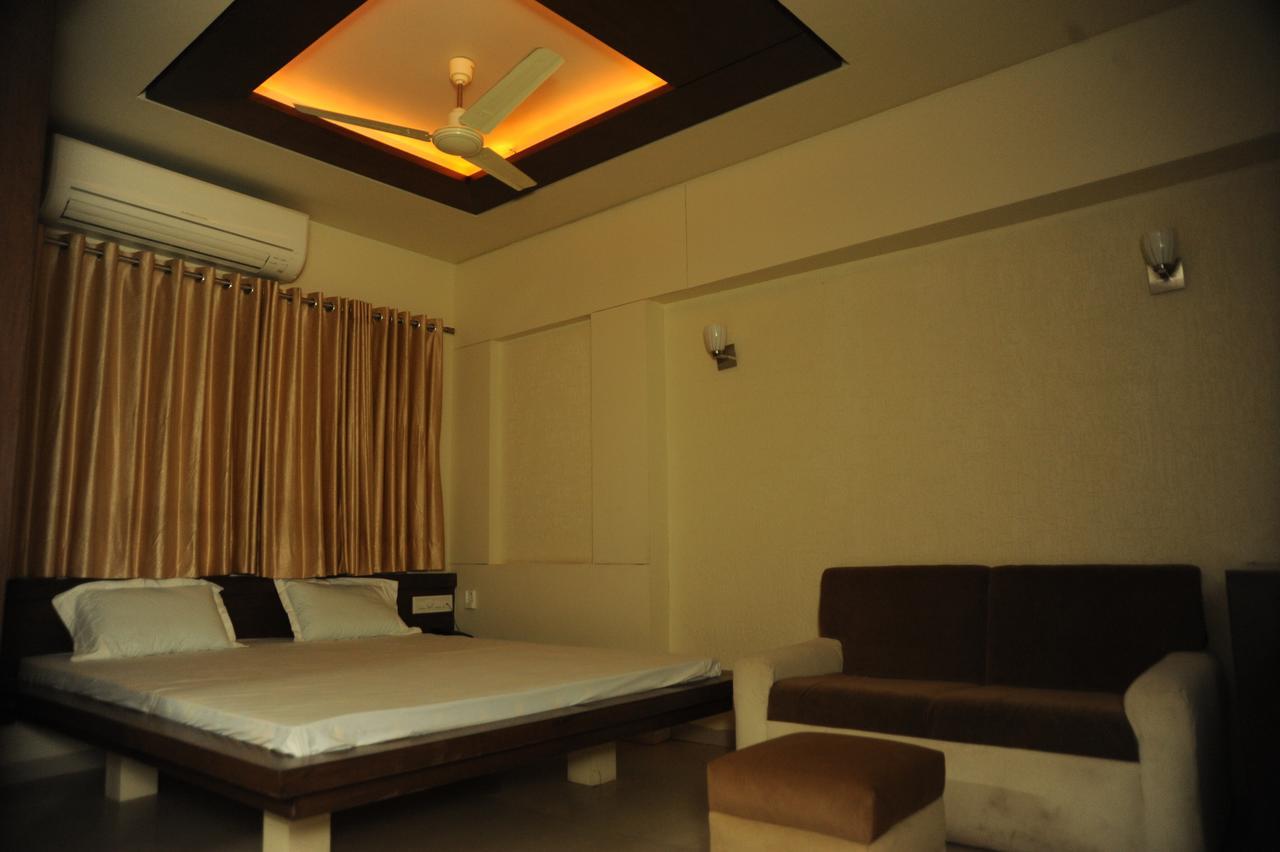 Tulsi Motel Nadiād Εξωτερικό φωτογραφία